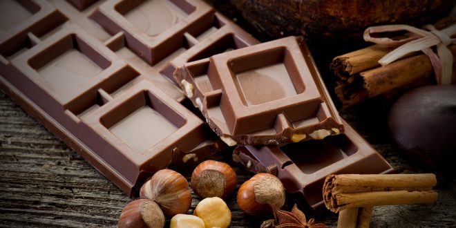 خواص شگفت انگیز شکلات تلخ برای زیبایی وسلامتی بدن